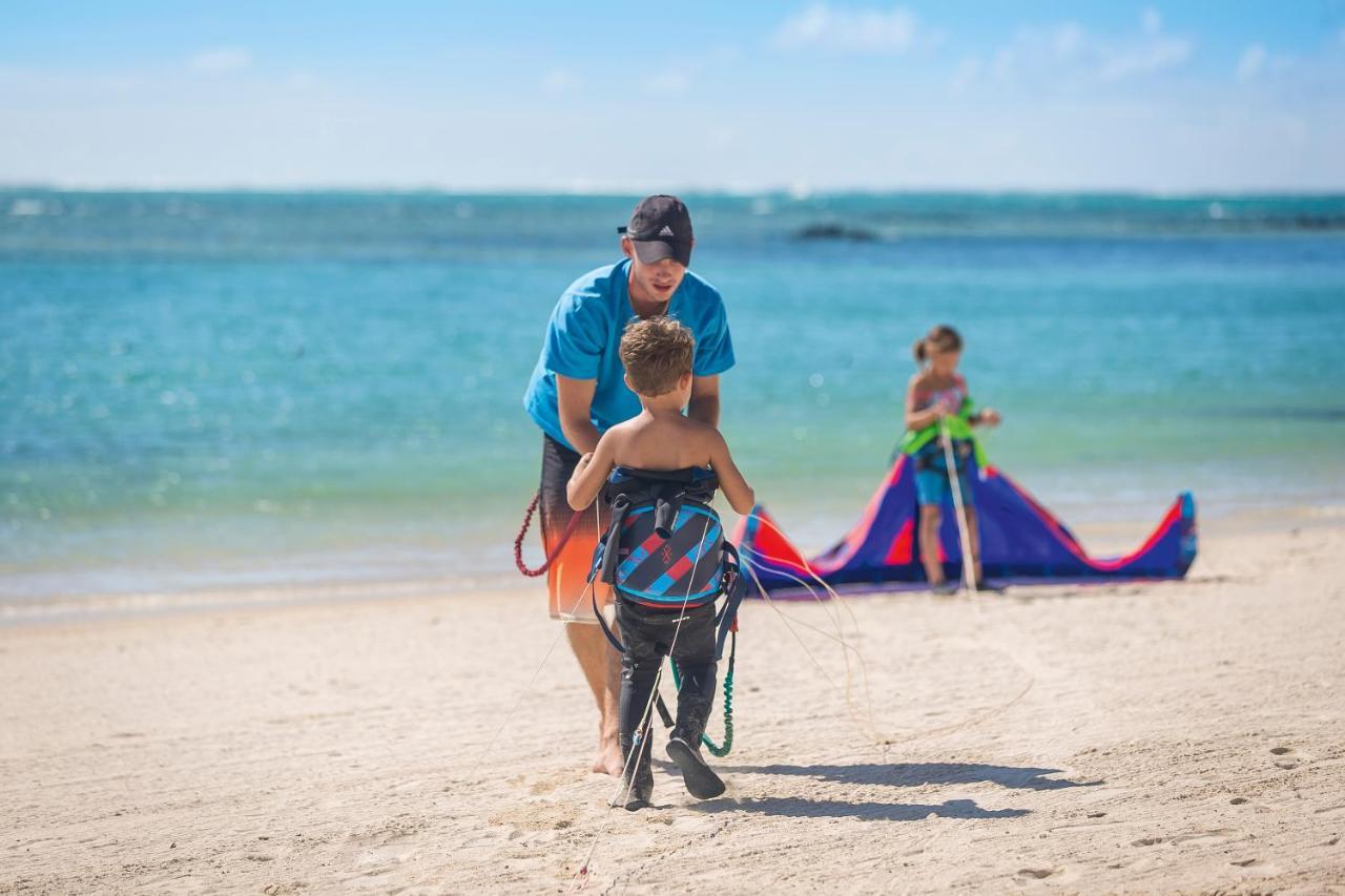 Constance Prince Maurice Посте-де-Флак Экстерьер фото A kiteboarding instructor with a student